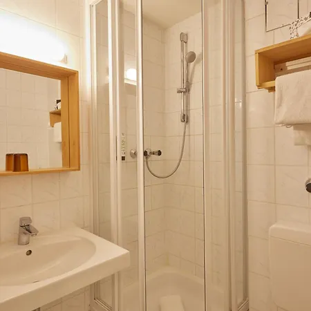 Classic Harmonie מלון 3*