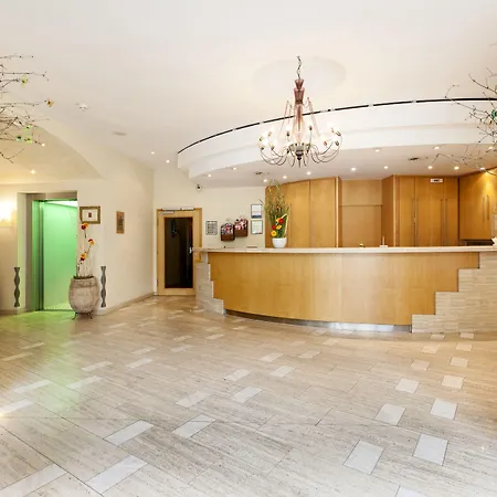 Classic Harmonie מלון