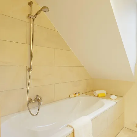 מלון Classic Harmonie 3*