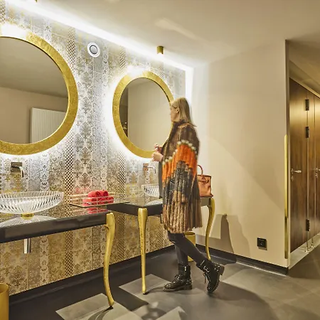 Classic Harmonie מלון